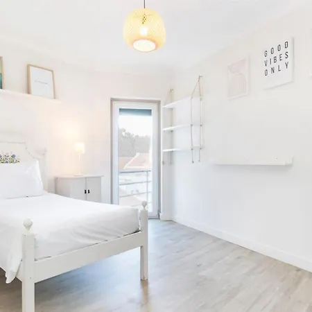 Center 3 Bdr - Family Haven Apartment *