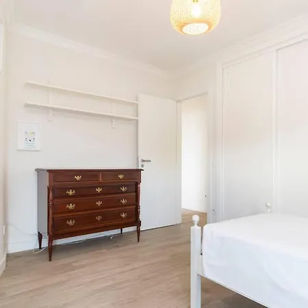 Center 3 Bdr - Family Haven Apartment