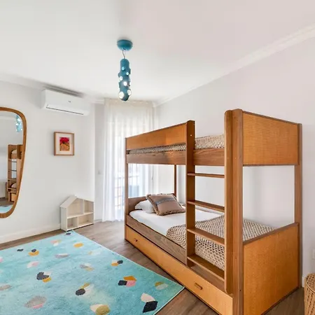 Center 3 Bdr - Family Haven Apartment