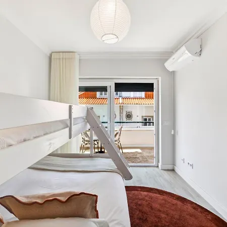 Center 3 Bdr - Family Haven Apartment