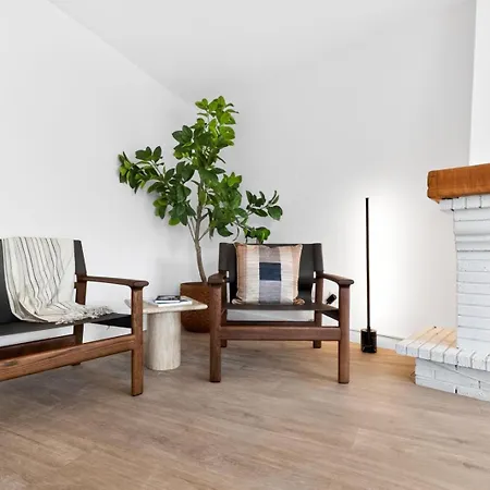 Center 3 Bdr - Family Haven Apartment
