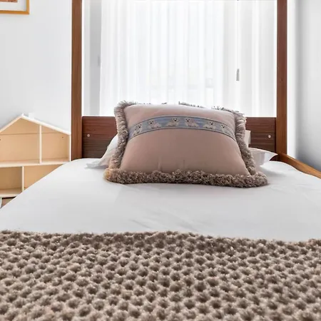 Center 3 Bdr - Family Haven Apartment