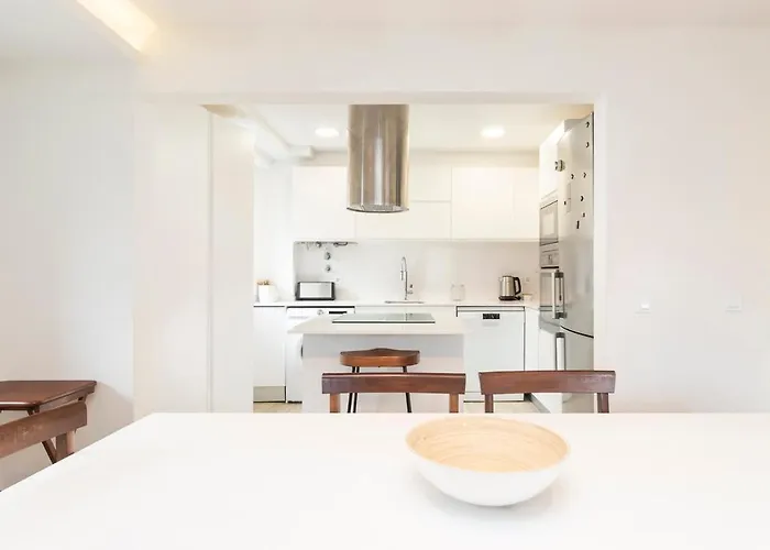 Center 3 Bdr - Family Haven Apartament *